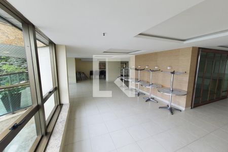 Apartamento à venda com 180m², 4 quartos e 3 vagas Apartamento à venda com 180m², 4 quartos e 3 vagasÁrea comum - Salão de festas