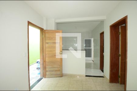 Sala de casa para alugar com 2 quartos, 50m² em Parada de Lucas, Rio de Janeiro