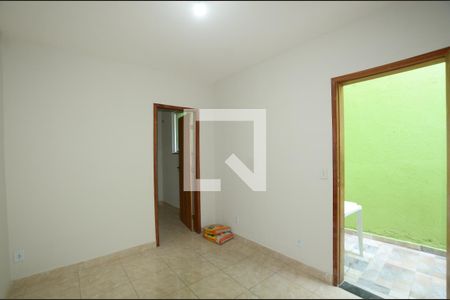 Sala de casa para alugar com 2 quartos, 50m² em Parada de Lucas, Rio de Janeiro