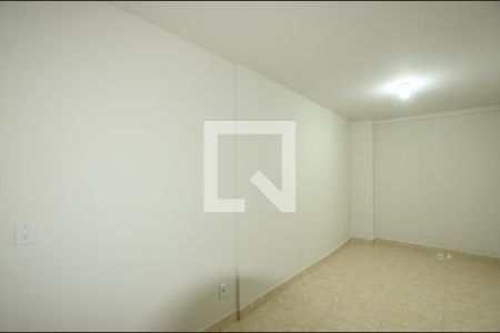 Quarto 1 de casa para alugar com 2 quartos, 50m² em Parada de Lucas, Rio de Janeiro