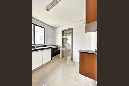 Apartamento à venda com 204m², 4 quartos e 4 vagas Apartamento à venda com 204m², 4 quartos e 4 vagasCozinha