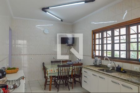 Casa à venda com 240m², 2 quartos e 3 vagas Casa à venda com 240m², 2 quartos e 3 vagasCozinha