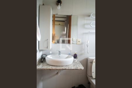 Casa à venda com 174m², 3 quartos e 2 vagas Casa à venda com 174m², 3 quartos e 2 vagasBanheiro