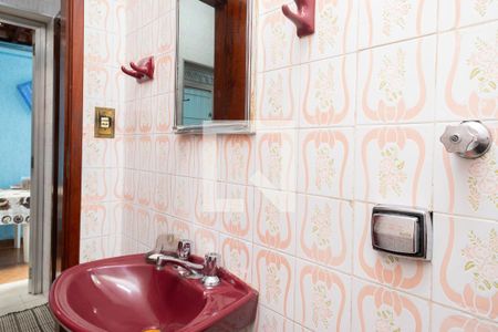 Casa à venda com 168m², 3 quartos e 2 vagas Casa à venda com 168m², 3 quartos e 2 vagasBanheiro de serviço