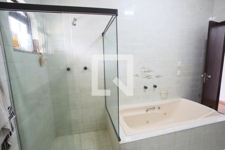 Casa à venda com 290m², 4 quartos e 3 vagasBanheiro da Suíte 1