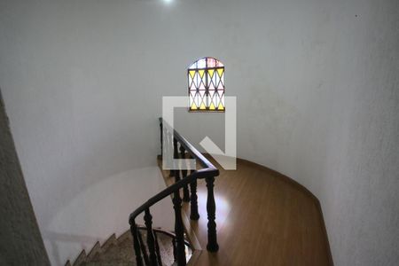 Casa à venda com 290m², 4 quartos e 3 vagasEscada