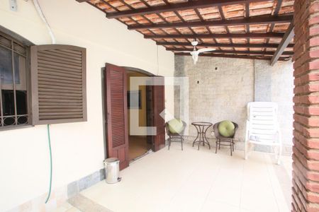 Casa à venda com 290m², 4 quartos e 3 vagasVaranda dos Fundos