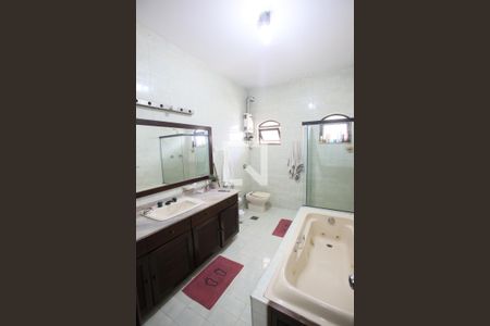 Casa à venda com 290m², 4 quartos e 3 vagasBanheiro da Suíte 1