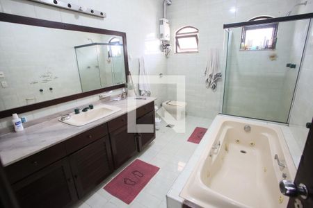 Casa à venda com 290m², 4 quartos e 3 vagasBanheiro da Suíte 1