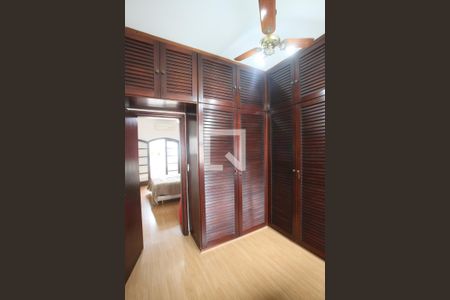 Casa à venda com 290m², 4 quartos e 3 vagasCloset da Suíte 1