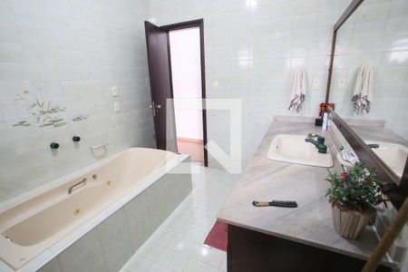 Casa à venda com 290m², 4 quartos e 3 vagasBanheiro da Suíte 1