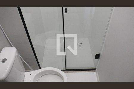 Banheiro de kitnet/studio para alugar com 1 quarto, 26m² em Santana, São Paulo