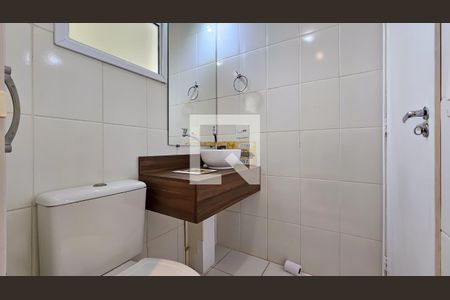 Banheiro da Suíte de apartamento para alugar com 2 quartos, 61m² em Jardim Tupanci, Barueri