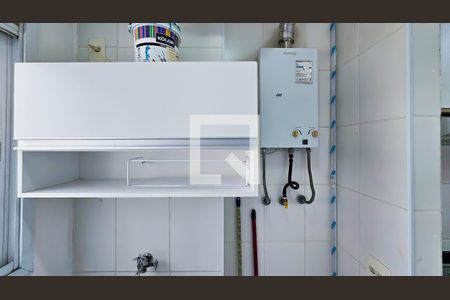 Área de Serviço de apartamento para alugar com 2 quartos, 61m² em Jardim Tupanci, Barueri