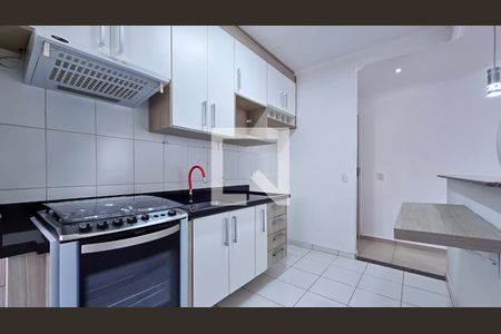 Cozinha de apartamento para alugar com 2 quartos, 61m² em Jardim Tupanci, Barueri