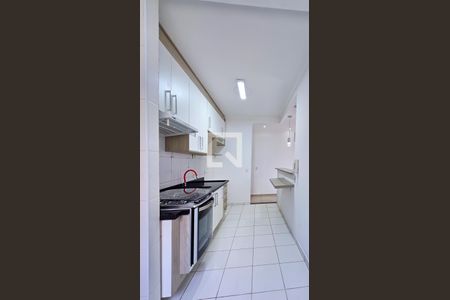 Cozinha de apartamento para alugar com 2 quartos, 61m² em Jardim Tupanci, Barueri