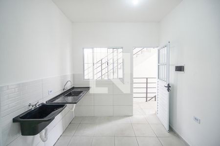 Cozinha e área de serviço de kitnet/studio para alugar com 1 quarto, 20m² em Vila Aricanduva, São Paulo