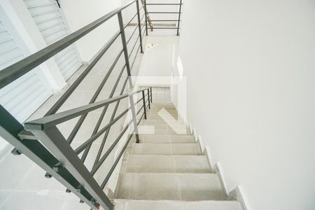 Escada de kitnet/studio para alugar com 1 quarto, 20m² em Vila Aricanduva, São Paulo