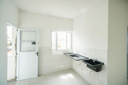 Cozinha e área de serviço de kitnet/studio para alugar com 1 quarto, 24m² em Vila Aricanduva, São Paulo