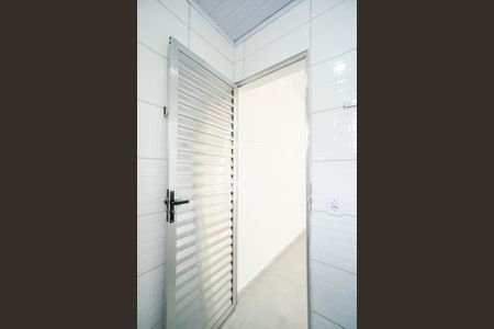 Banheiro social de kitnet/studio para alugar com 1 quarto, 24m² em Vila Aricanduva, São Paulo