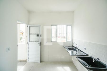 Cozinha e área de serviço de kitnet/studio para alugar com 1 quarto, 24m² em Vila Aricanduva, São Paulo