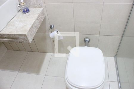 Casa para alugar com 330m², 3 quartos e 3 vagasBanheiro corredor