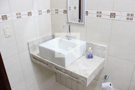 Casa para alugar com 330m², 3 quartos e 3 vagasBanheiro corredor