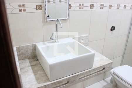 Casa para alugar com 330m², 3 quartos e 3 vagasBanheiro corredor