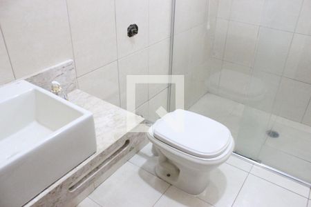 Casa para alugar com 330m², 3 quartos e 3 vagasBanheiro corredor