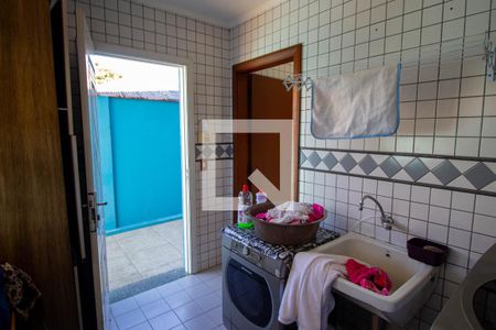 Casa à venda com 250m², 4 quartos e 6 vagasÁrea de Serviço