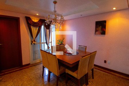 Sala de Jantar de casa à venda com 4 quartos, 250m² em Niterói, Canoas