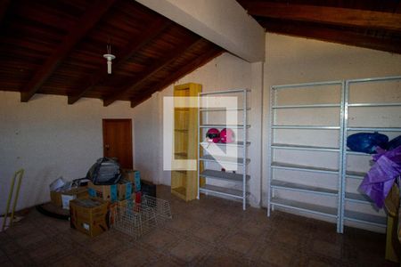 Casa à venda com 250m², 4 quartos e 6 vagasSótão