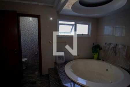 Casa à venda com 250m², 4 quartos e 6 vagasBanheiro da Suíte