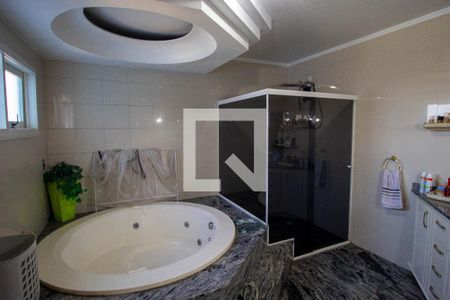 Casa à venda com 250m², 4 quartos e 6 vagasBanheiro da Suíte