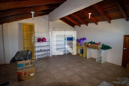 Casa à venda com 250m², 4 quartos e 6 vagasSótão