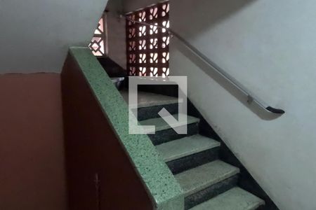 Apartamento para alugar com 70m², 2 quartos e 1 vagaÁrea Comum - Escadas para o apartamento