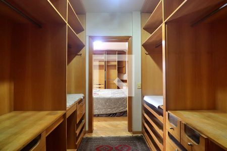 Apartamento à venda com 245m², 4 quartos e 4 vagasCloset do Quarto 1 - Suíte