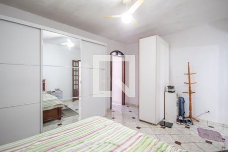 Suíte (Casa 1) de casa à venda com 4 quartos, 341m² em Santo Antônio, Osasco