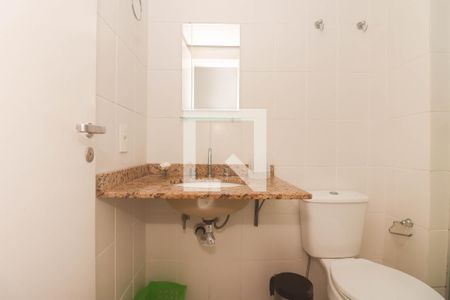 Banheiro da Suíte de apartamento à venda com 3 quartos, 80m² em Jardim Carvalho, Porto Alegre
