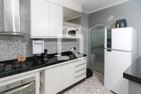 Cozinha de casa para alugar com 2 quartos, 70m² em Cidade Satélite Santa Bárbara, São Paulo
