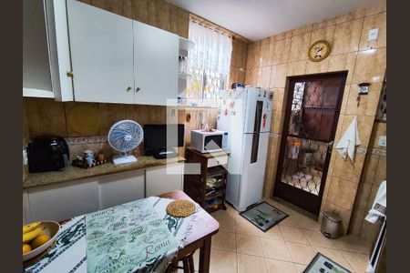 Casa à venda com 175m², 5 quartos e 1 vaga Casa à venda com 175m², 5 quartos e 1 vagaCozinha
