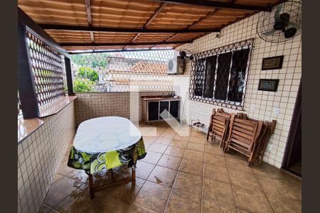 Casa à venda com 175m², 5 quartos e 1 vaga Casa à venda com 175m², 5 quartos e 1 vagaTerraço