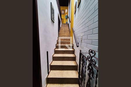 Casa à venda com 175m², 5 quartos e 1 vaga Casa à venda com 175m², 5 quartos e 1 vagaEscada