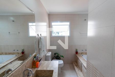 Casa à venda com 247m², 3 quartos e 4 vagasBanheiro da Suíte