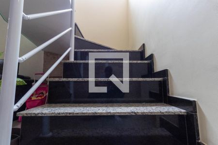 Escada de casa à venda com 3 quartos, 247m² em Vila Lais, São Paulo