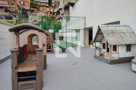 Apartamento à venda com 160m², 3 quartos e 2 vagas Apartamento à venda com 160m², 3 quartos e 2 vagasÁrea comum - Playground