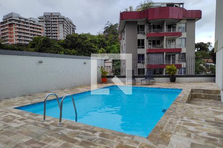 Apartamento à venda com 160m², 3 quartos e 2 vagas Apartamento à venda com 160m², 3 quartos e 2 vagasÁrea comum - Piscina