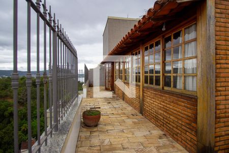 Apartamento à venda com 160m², 3 quartos e 2 vagas Apartamento à venda com 160m², 3 quartos e 2 vagasTerraço