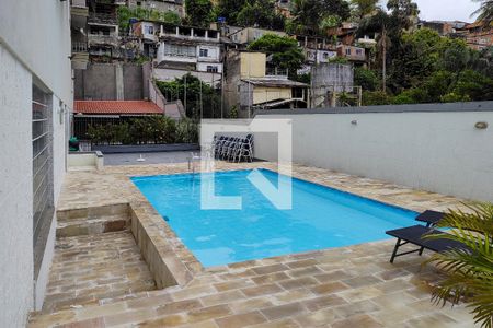 Apartamento à venda com 160m², 3 quartos e 2 vagas Apartamento à venda com 160m², 3 quartos e 2 vagasÁrea comum - Piscina