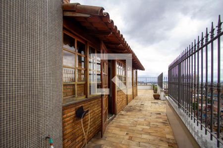 Apartamento à venda com 160m², 3 quartos e 2 vagas Apartamento à venda com 160m², 3 quartos e 2 vagasTerraço